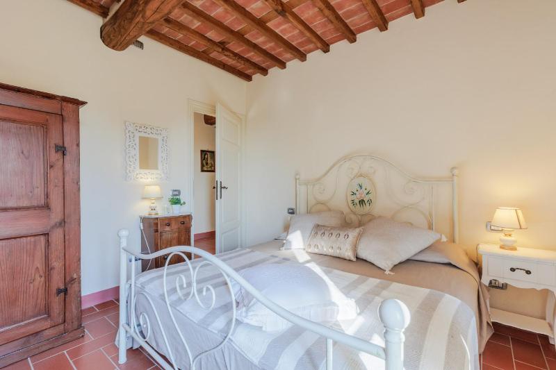 Villa Dondolino a Stylish Farmhouse - image 7