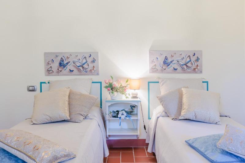Villa Dondolino a Stylish Farmhouse - image 37