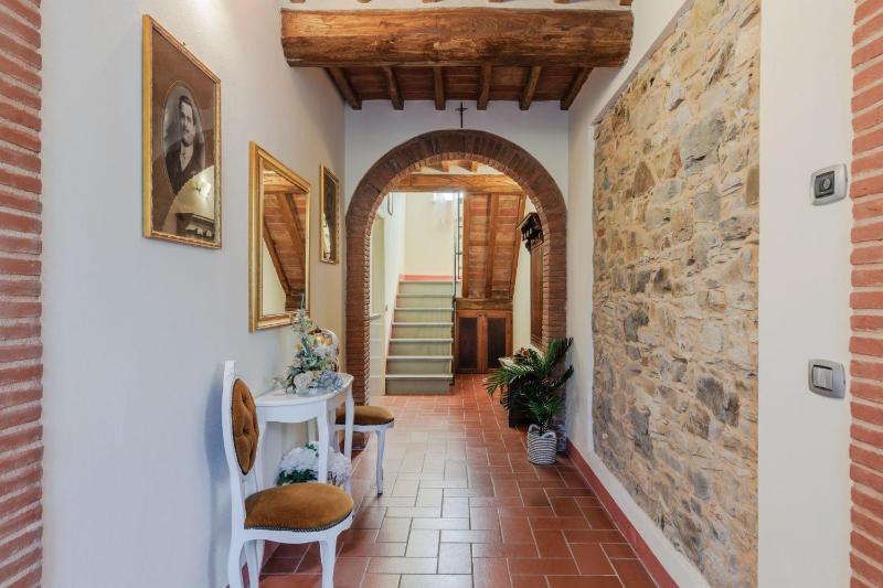 Villa Dondolino a Stylish Farmhouse - image 33