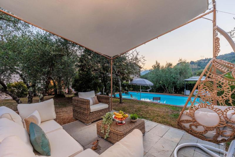 Villa Dondolino a Stylish Farmhouse - image 20