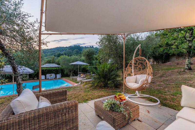 Villa Dondolino a Stylish Farmhouse - image 15