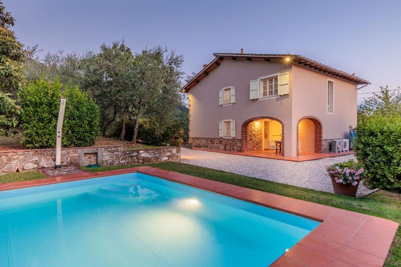 Villa Dondolino a Stylish Farmhouse - image 44