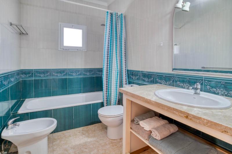 Vela casa con piscina privada a pocos metros de la playa - image 4