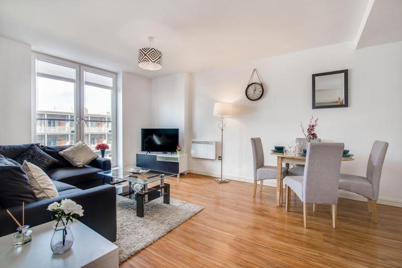Birmingham Skyline Apartment Bullring Central Walking Distance - image 3