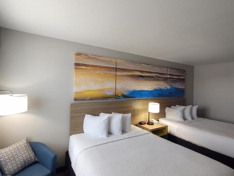 Queen Room with Two Queen Beds - Disability Access/Non-Smoking image 3