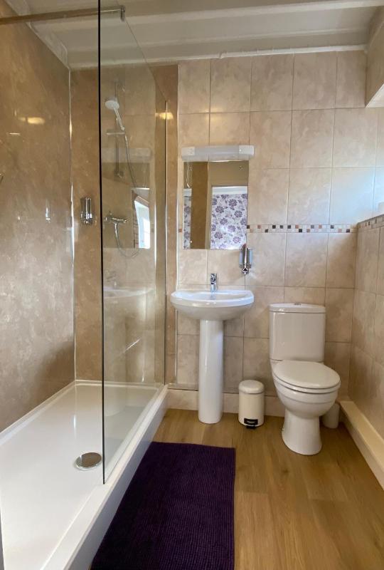 Butterwicks- Twin Standard En-suite  image 2