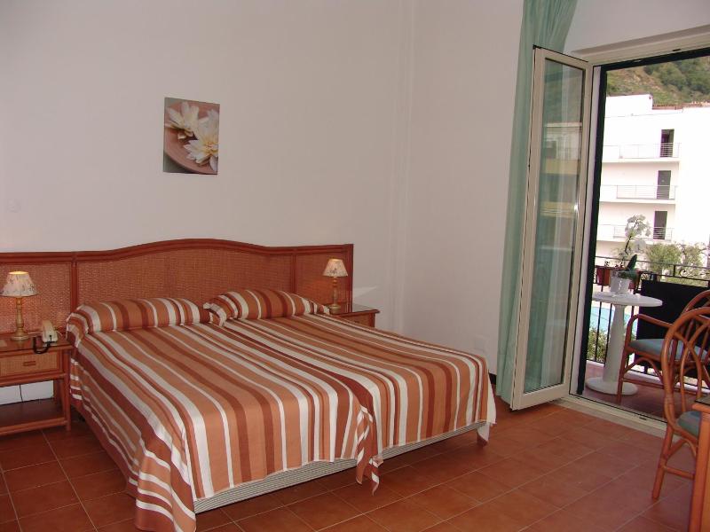 Double or Twin Room with Mountain View image 2
