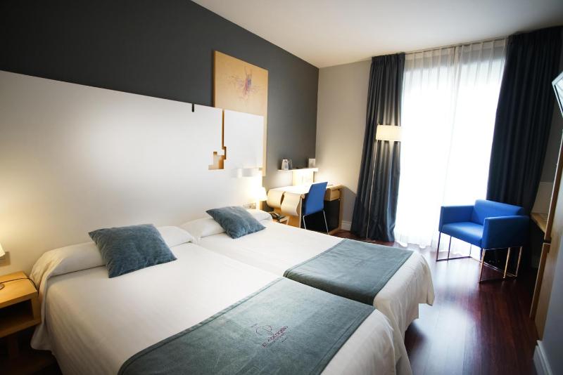 Twin Room image 1