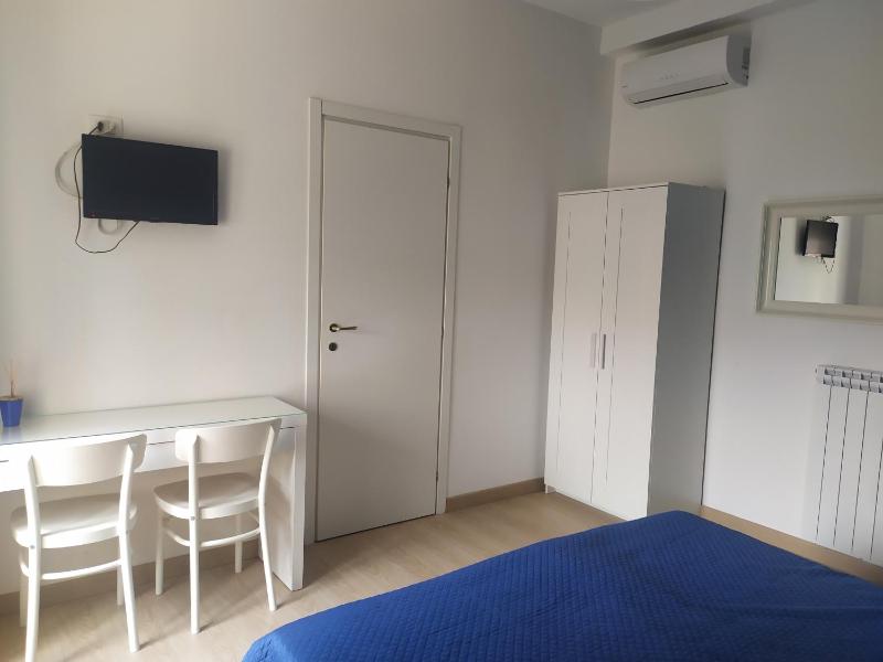 Deluxe Double Room with Balcony image 1