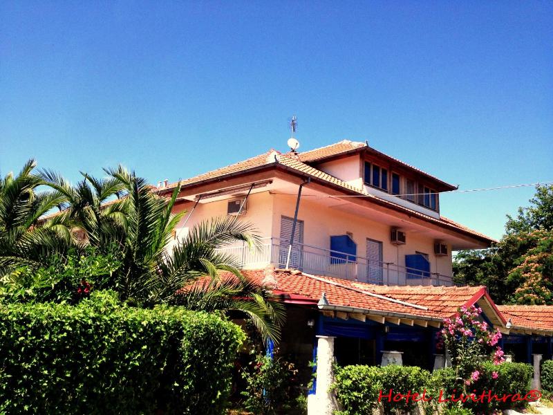 Studio with Garden View (5 Adults) image 1