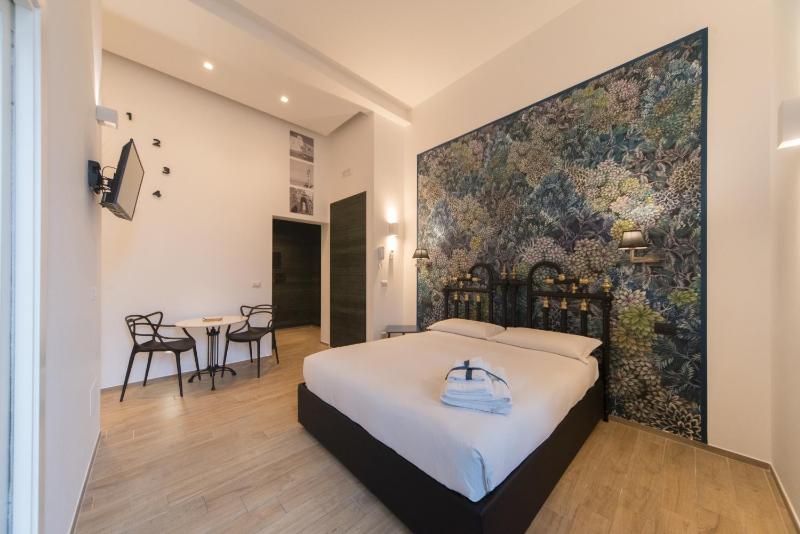 Double Room image 1