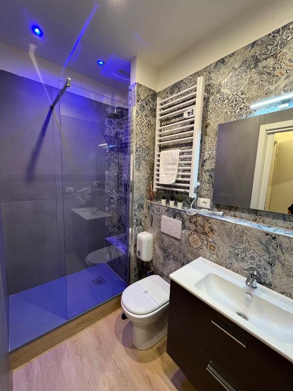La Suite Deluxe Rooms & Apartments - image 9