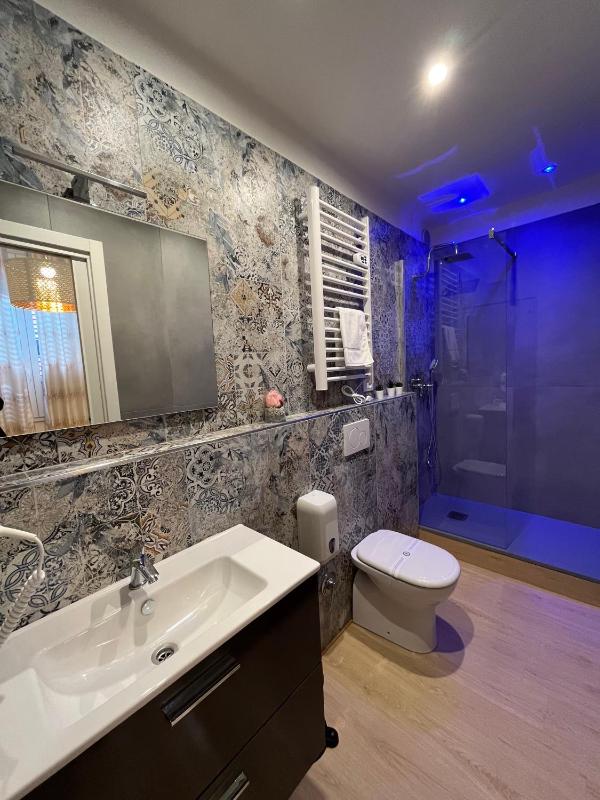 La Suite Deluxe Rooms & Apartments - image 11