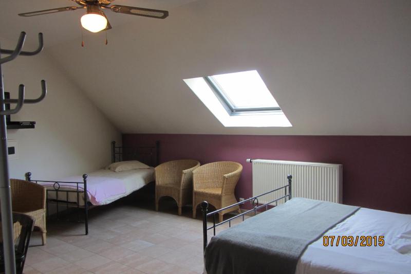 Triple Room with Private Bathroom image 3