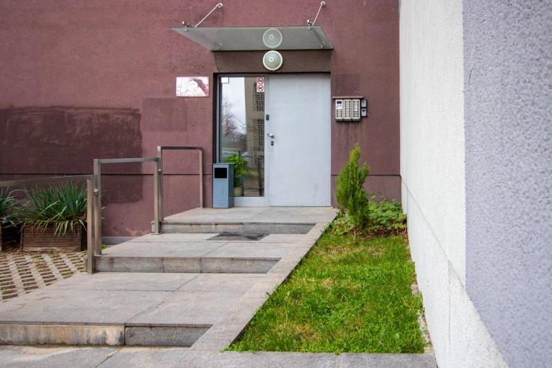 One-Bedroom Apartment image 2