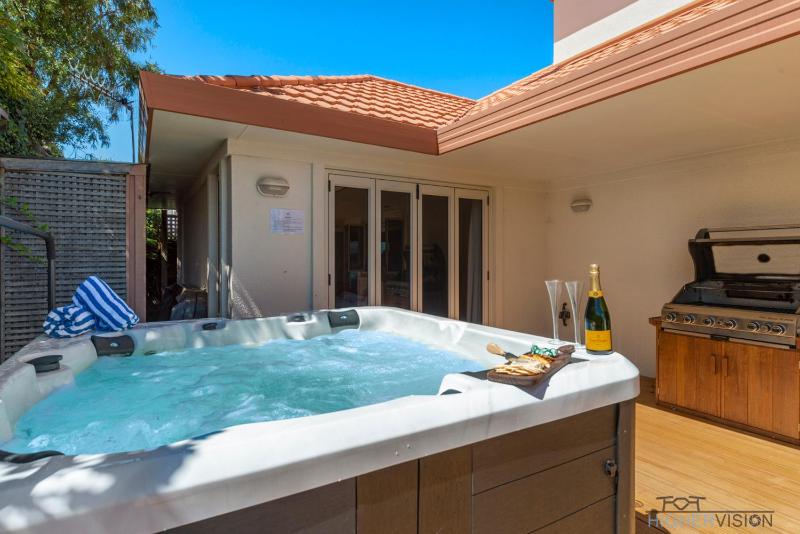 Tui Lookout - Spa Pool & Lake Views - image 5