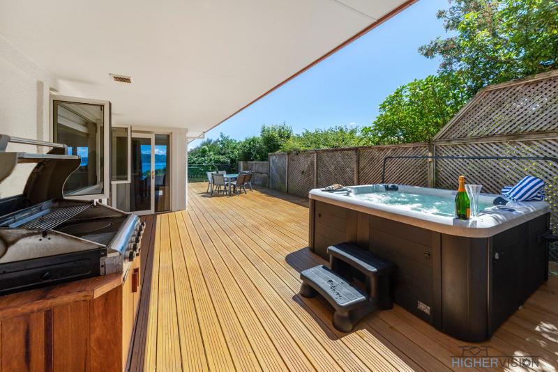 Tui Lookout - Spa Pool & Lake Views - image 12