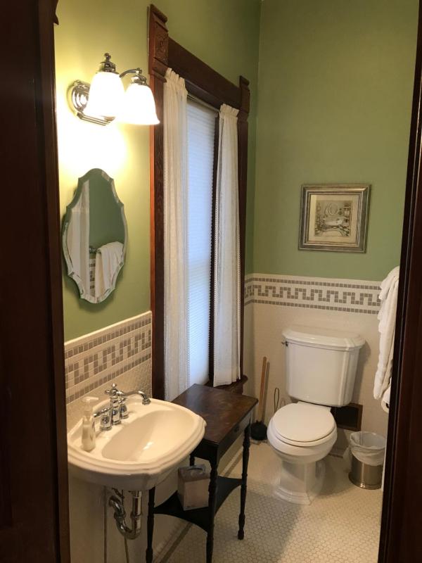 Queen Room with Spa Bath image 2
