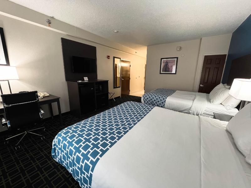Queen Room with Two Queen Beds - Non-Smoking image 3