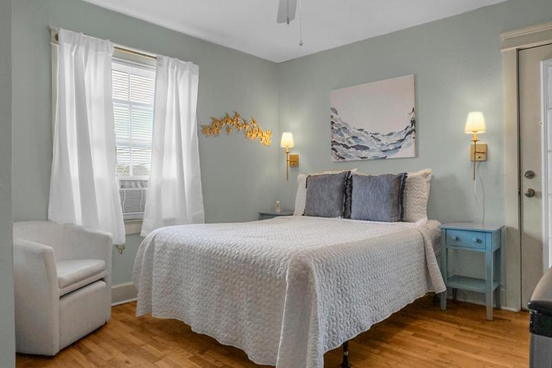 Carolina Beach Inn - image 15