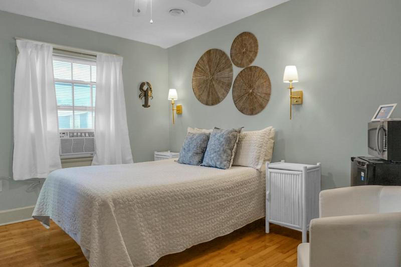Queen Room image 3