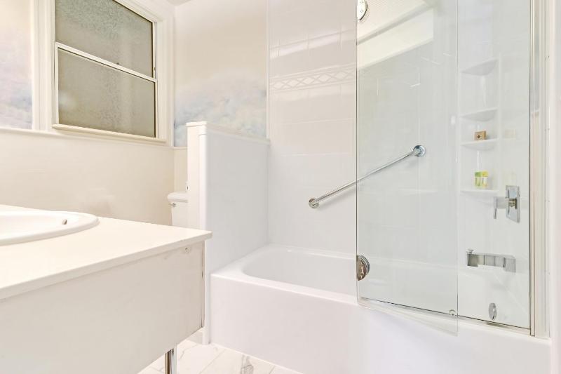 Premier Triple Room image 3