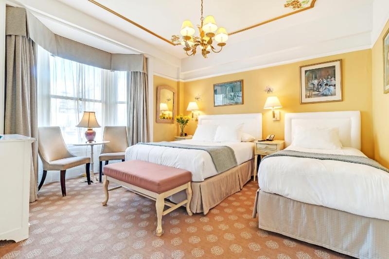 Premier Triple Room image 1