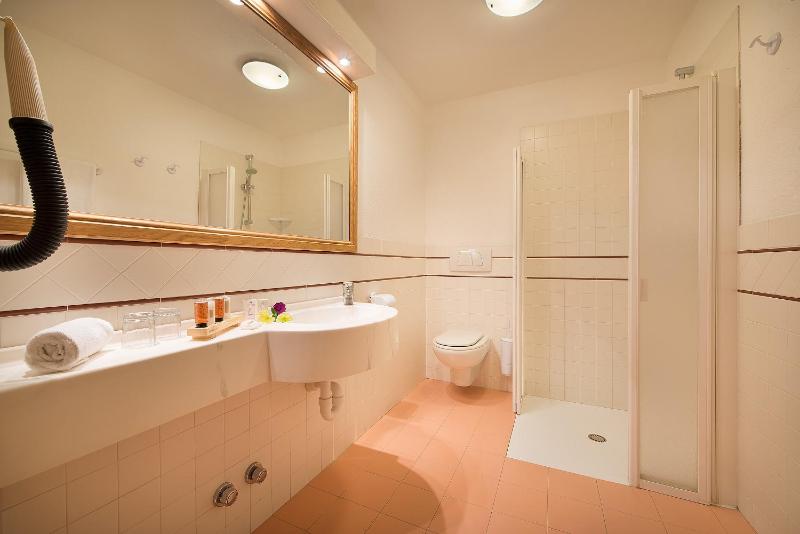 Double or Twin Room with Balcony image 4