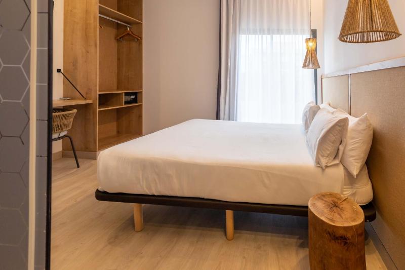 Premium Room with Patio image 3