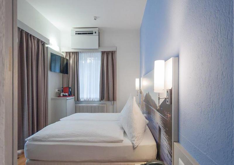 Comfort Double Room with Balcony image 4