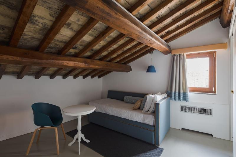 Single Room - Attic image 1