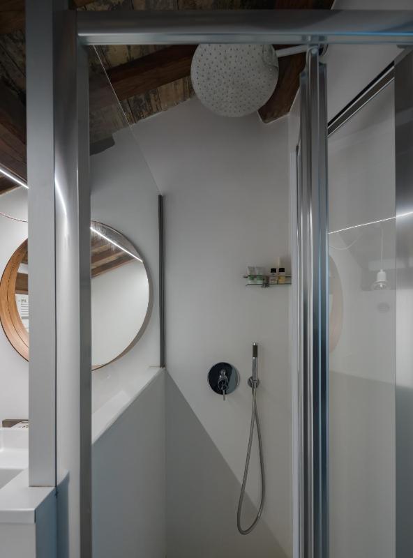 Double Room - Attic image 4