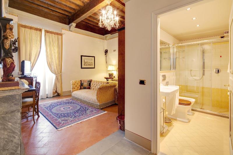 Deluxe Room image 2