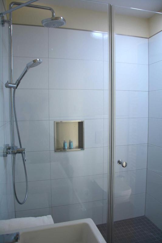 Single Room with Shower image 2
