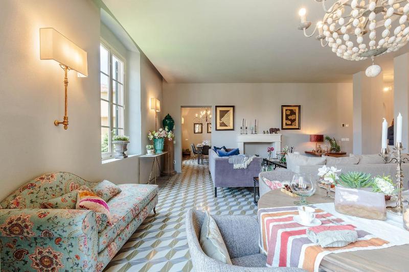 PUCCINI PENTHOUSE with Terrace inside Lucca - image 12