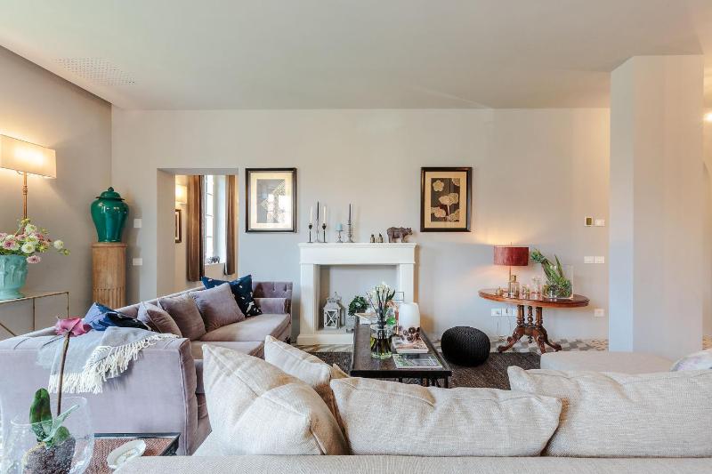 PUCCINI PENTHOUSE with Terrace inside Lucca - image 40