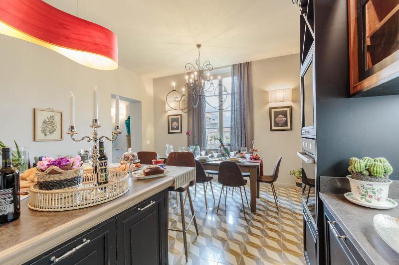 PUCCINI PENTHOUSE with Terrace inside Lucca - image 4