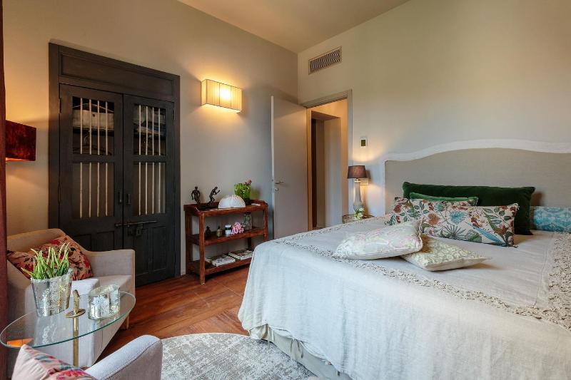 PUCCINI PENTHOUSE with Terrace inside Lucca - image 45