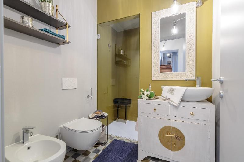 PUCCINI PENTHOUSE with Terrace inside Lucca - image 35