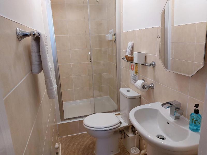 Standard Double Room image 4