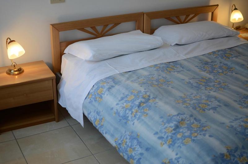 Double Room image 3