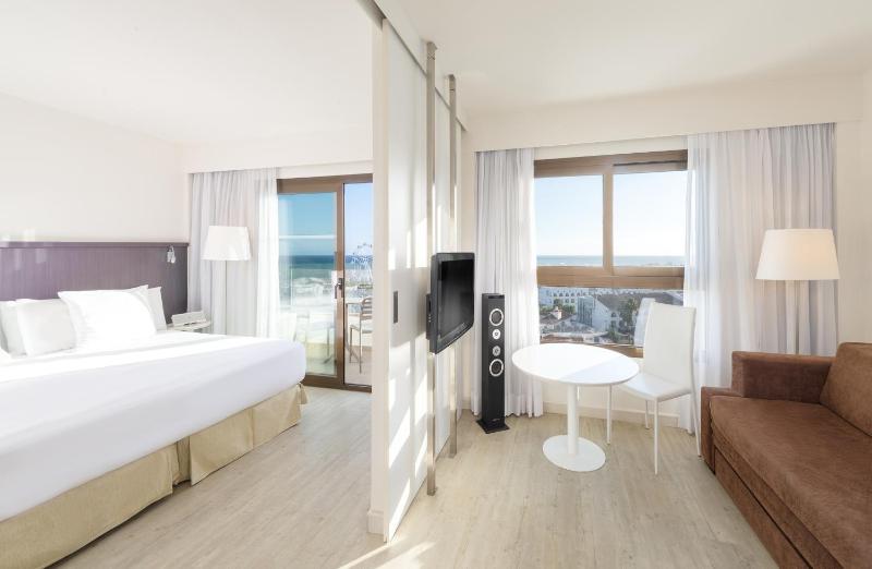 Suite with Marina and Sea View image 3