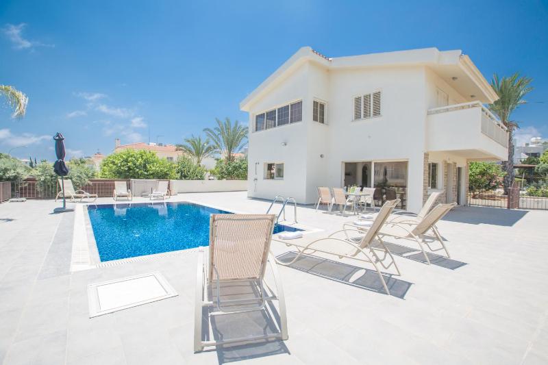 Protaras Holiday Villa Dv16 - image 1
