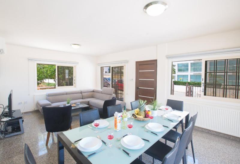 Protaras Holiday Villa Dv16 - image 3