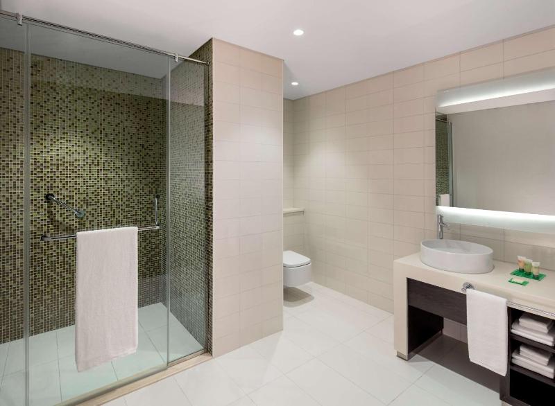 King Suite with Sofa Bed - Free Breakfast,  Complimentary Transfer to Mercato Mall, Outlet Mall image 1