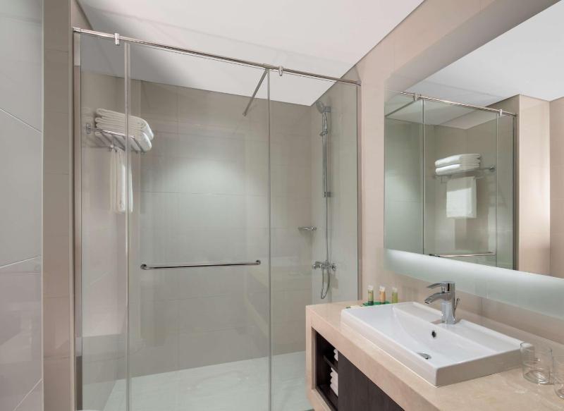 King Room with Sofa Bed – Free Breakfast,  Complimentary Transfer to Mercato Mall, Outlet Mall image 1
