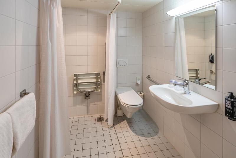 Standard Double Room - Disability Access image 2