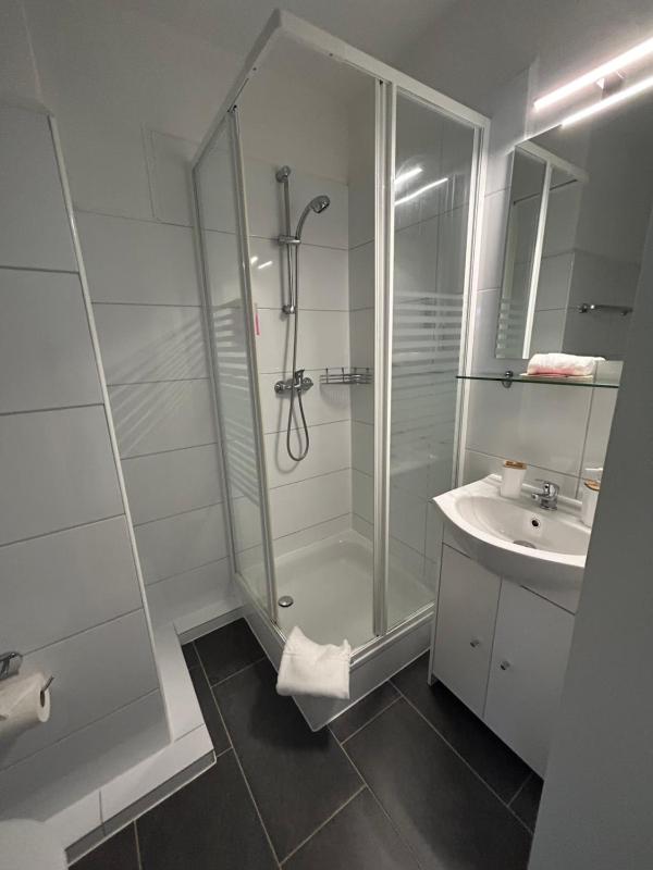 Single Room image 3