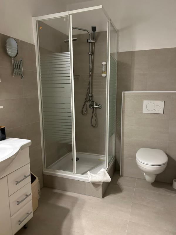 Double Room image 3