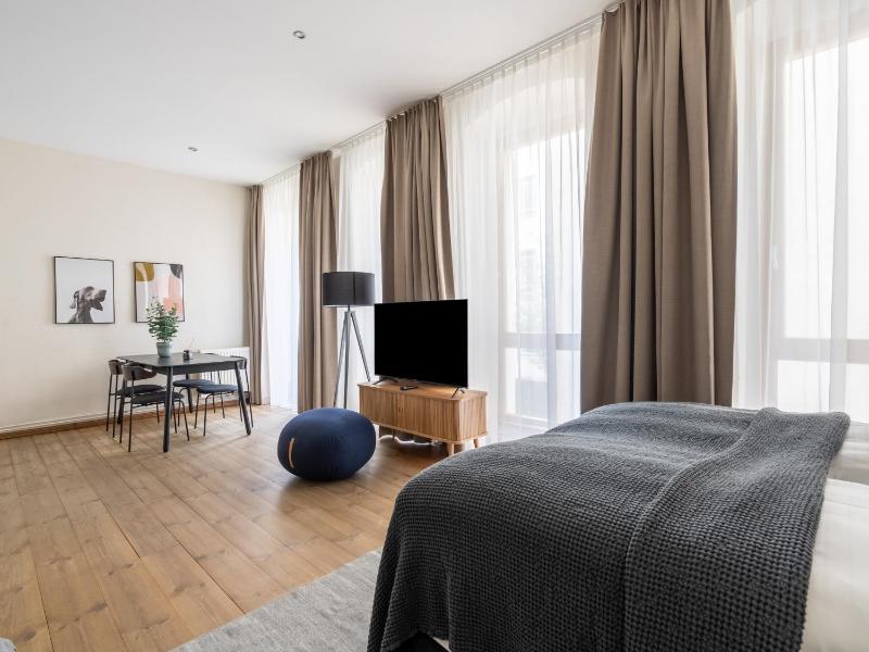 Suite with sofa bed image 4